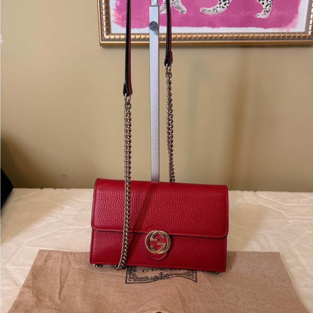 Gucci interlocking G red leather WOC